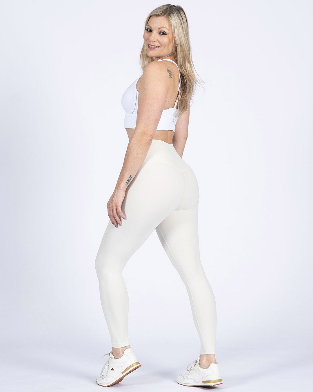 VEVAwear Feather Leggings Pearl White – close-up detail