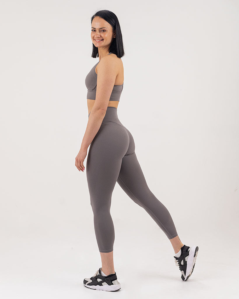 VEVAwear Feather Short Sports Bra Gray – lifestyle shot