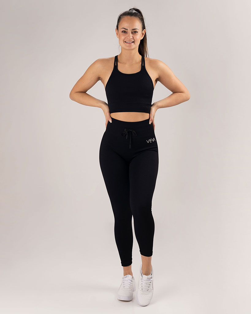 VEVAwear Luxe Ribbed Set Mighty Black – side view