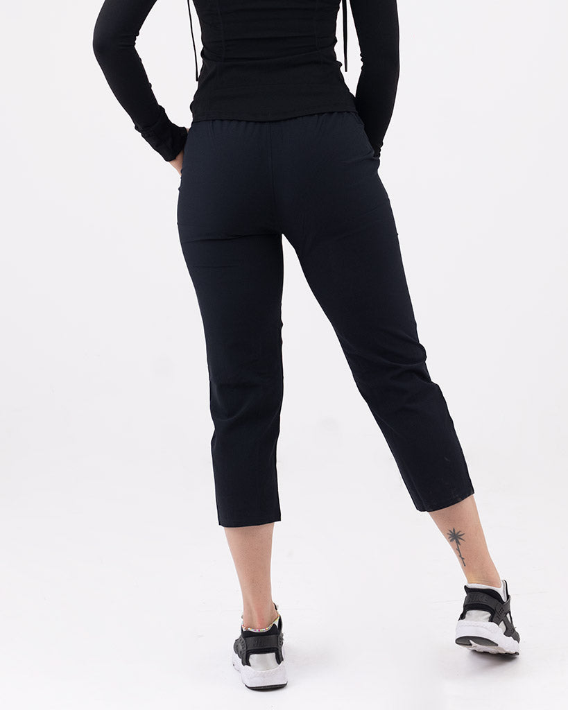 VEVAwear Casual Capri Pants Mighty Black – product detail
