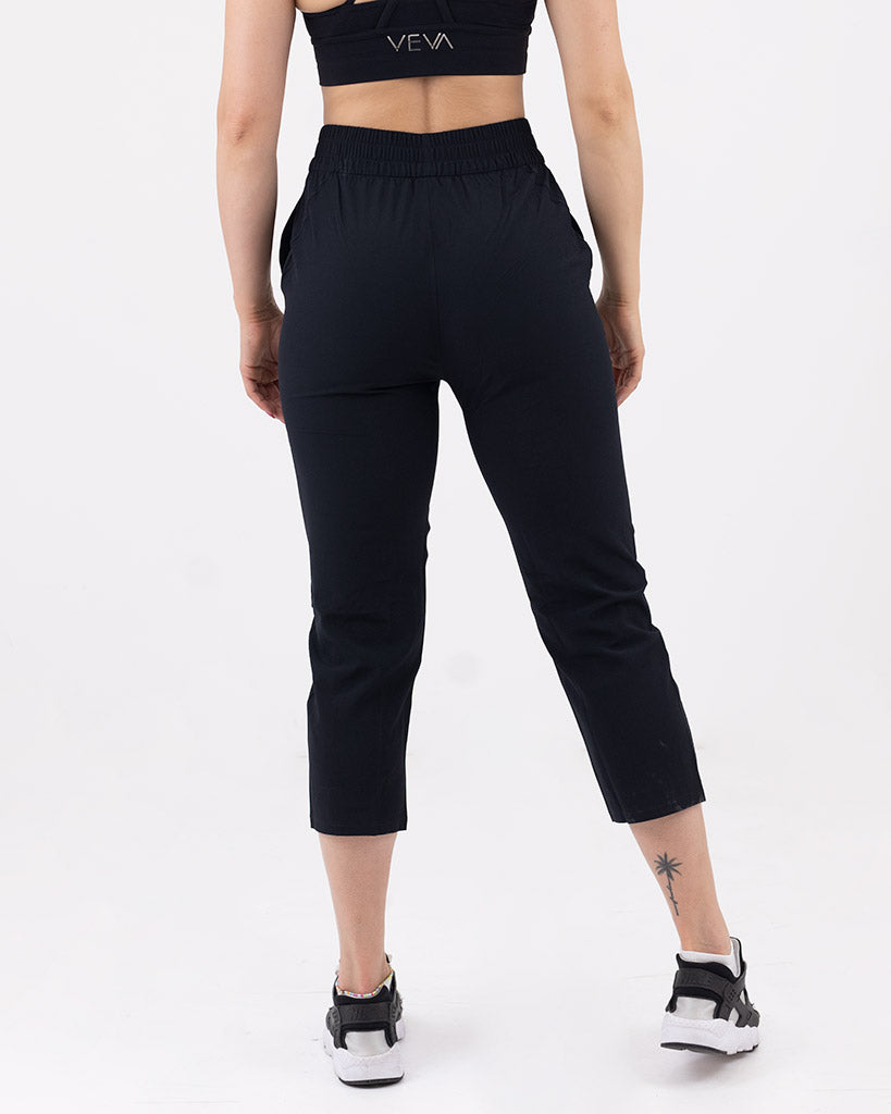 VEVAwear Casual Capri Pants Mighty Black – close-up detail