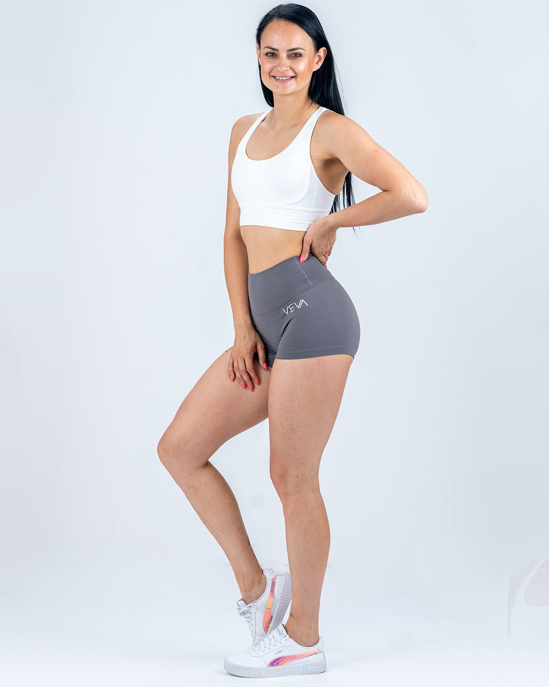 VEVAwear Feather Hot Shorts Stone Gray – close-up detail