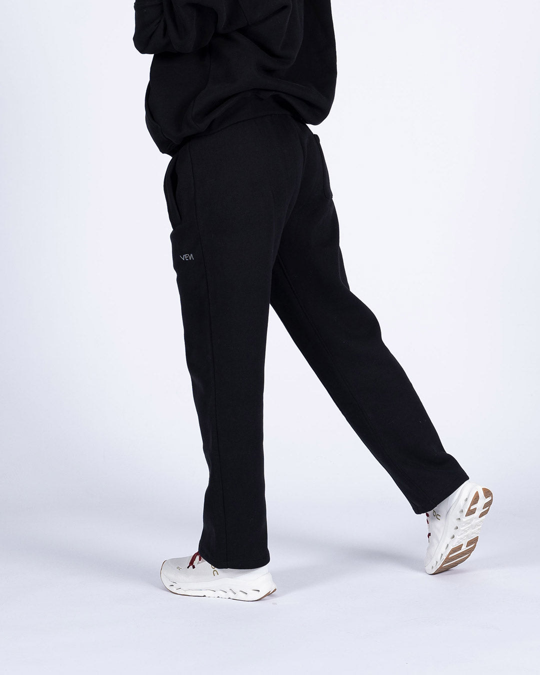 VEVAwear Soft Wide Pants Mighty Black – front view