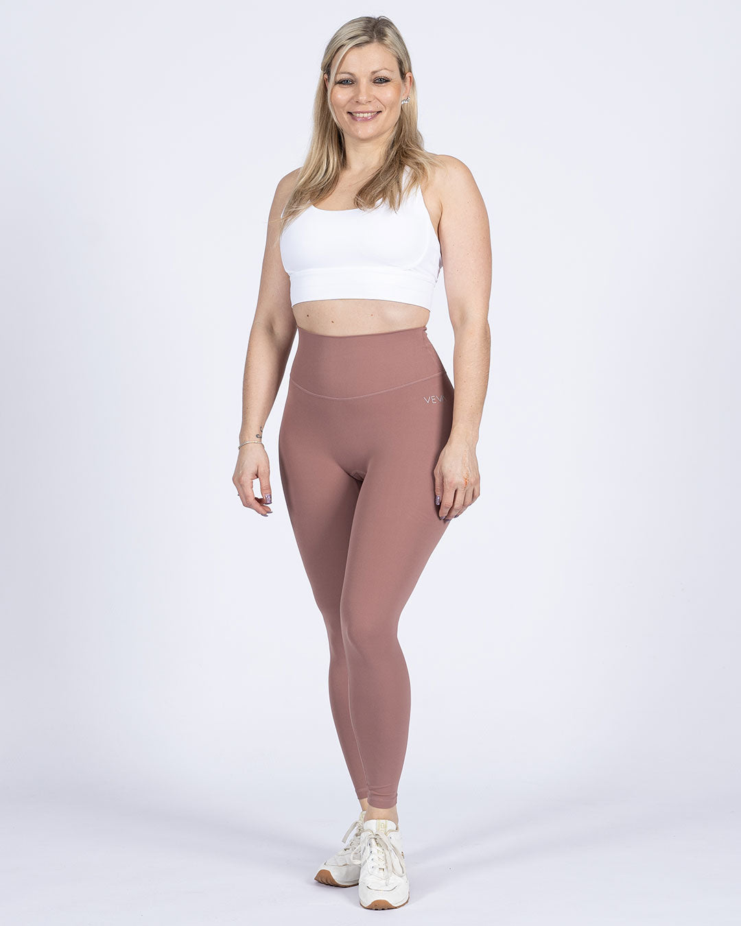 VEVAwear Feather Light Leggings Dusty Rose – worn by model, front view