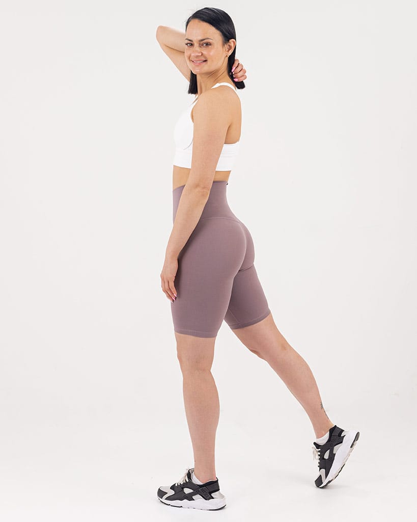 VEVAwear Feather Light Shorts Vintage Pink – worn by model, side view